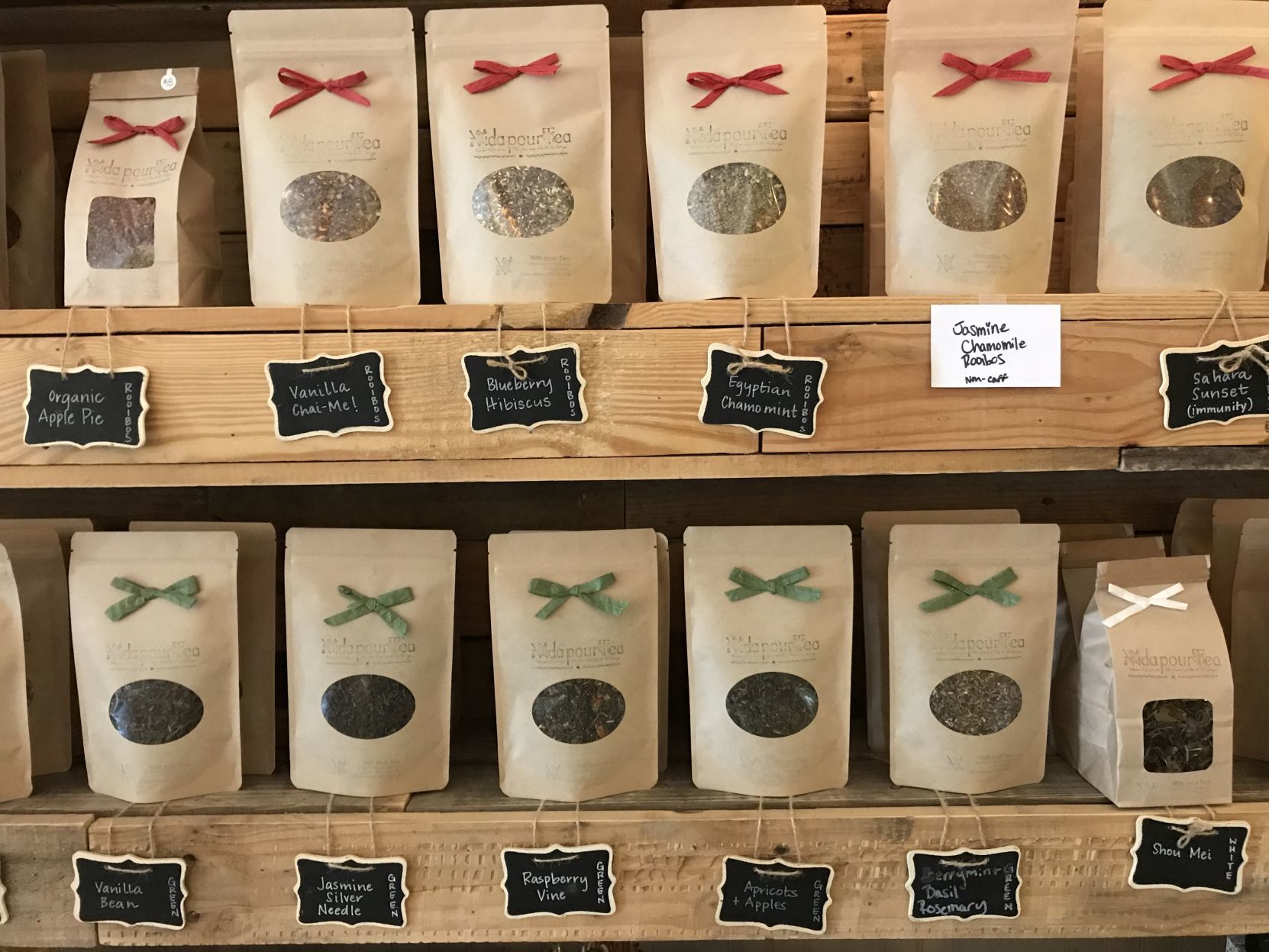 Vida Pour Tea